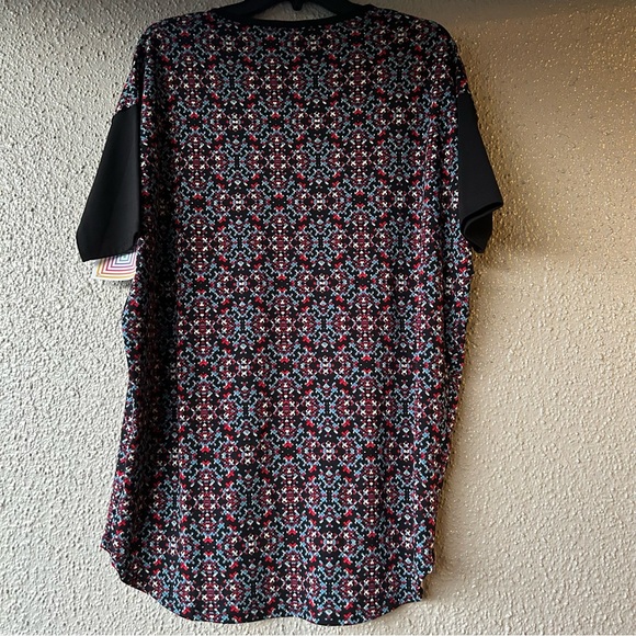 LuLaRoe Irma shirt Black red blue cream Abstract
Short Sleeve Tunic Blouse XXS - Picture 2 of 8